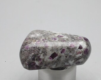 Rubin In Feldspat Trommelstein ~33mm | TV1292