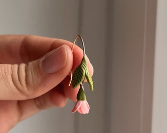 Mini pink flowers earrings - pink flower polymer clay earrings - flower clay earrings - tiny pink flower earrings