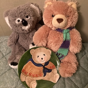 A lovely Italian teddy bear plate.