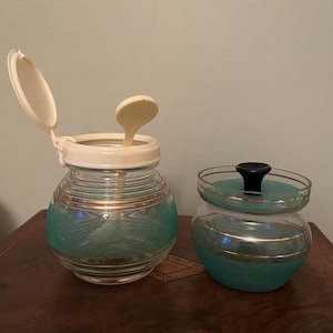 Vintage mattierte grüne Glas Marmelade Töpfe: 1950er Jahre Serv-Easy Deckel & Löffel Paar