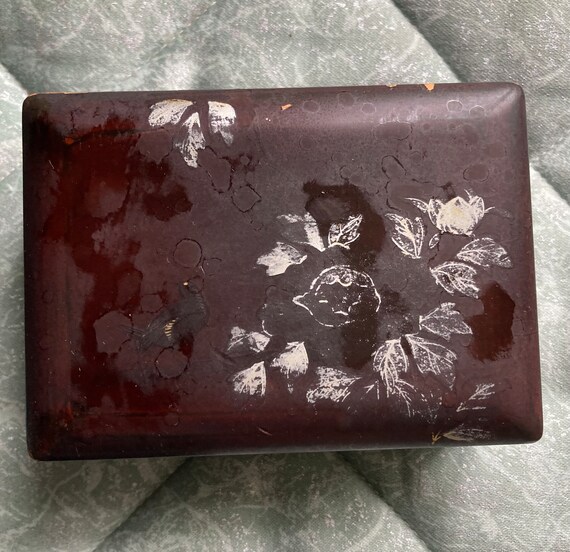 Three lacquered nested nesting decorated boxes. - image 2