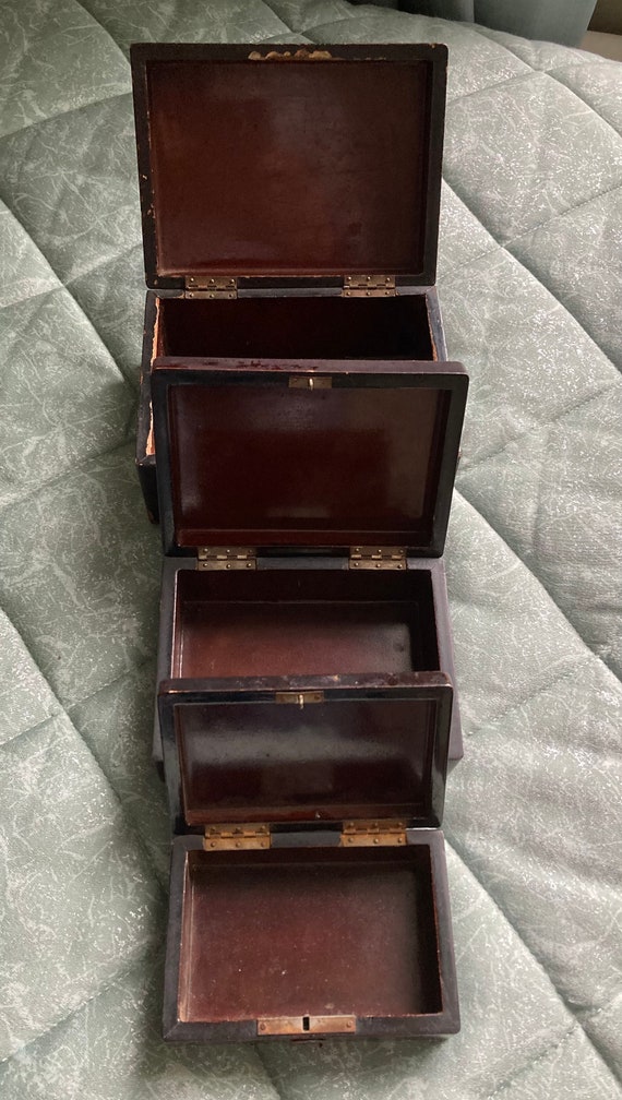 Three lacquered nested nesting decorated boxes. - image 3