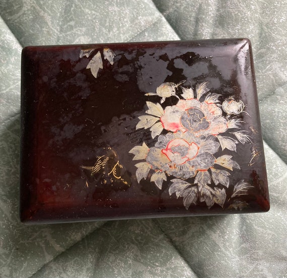 Three lacquered nested nesting decorated boxes. - image 5