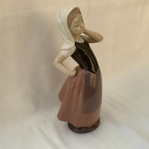 NAO LLADRO GIRL