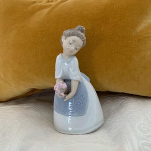 Nao Lladro Figurine
