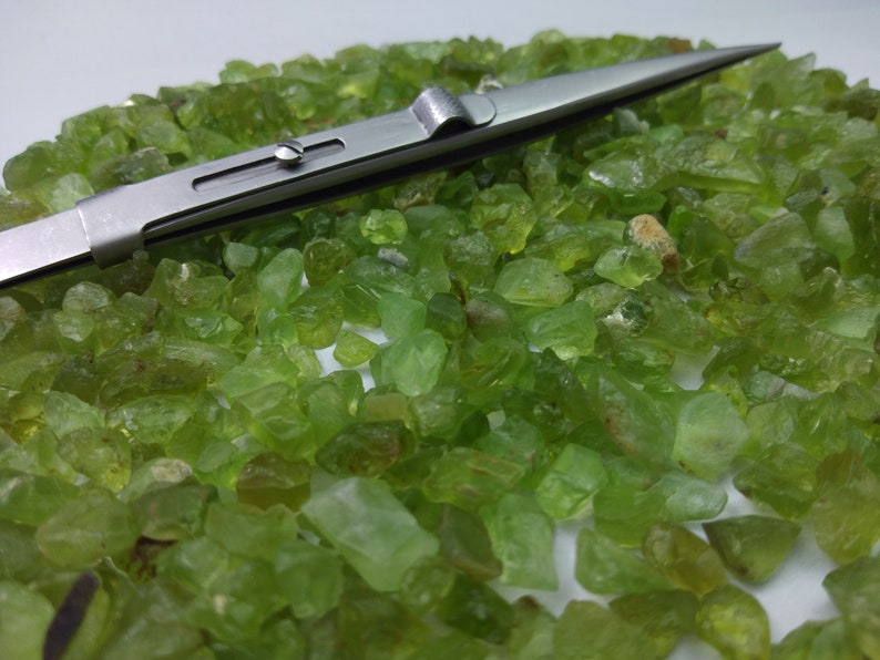 Raw undrilled Apple Green Peridot,Natural Peridot,Raw Peridot,Jewlery making,Pakistan,Beading,Semi Precious,kohistan,Pakistan