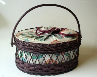 Schöner kleiner Nähkorb aus den  70er Jahren mit Zubehör, Nähkästchen, mid century, sewing basket with some sewing items