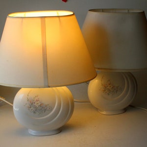 2 Nachttischlampen als Set im romantischen Charme der 1970er, Tischlampen, Vintage, mid century, Keramik, Stoff