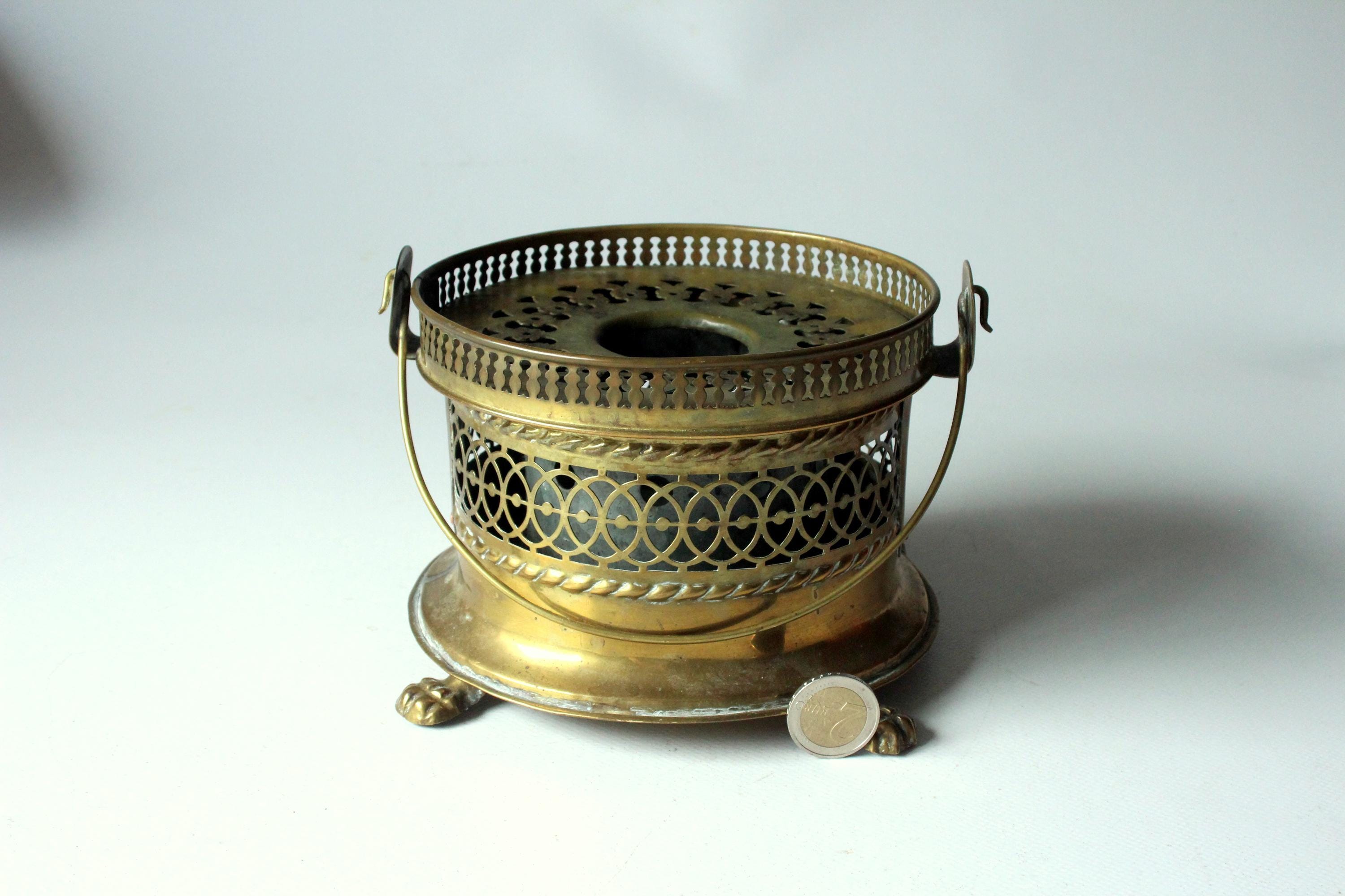 Großes filigranes Messing-Stövchen mit Metalleinsatz - auf Löwenfüßchen - Teewärmer - mid century, Vintage from the 60s