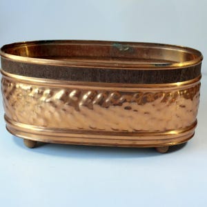 Beautiful copper jardiniere with brass base and wooden feet, planter, flower box, flower pot, vintage, mid century, copper planter