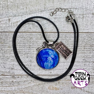 Tardis and Key Paint Pour charm Necklace (km)