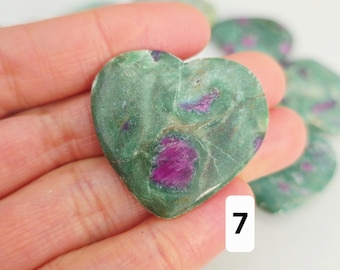Cristal de corazón de fucsita rubí – Piedra de chakra pulida, ayuda para la meditación