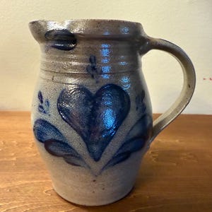 1991 Rowe Pottery Works Heart Pitcher Cambridge Salt Glaze Blue Accent