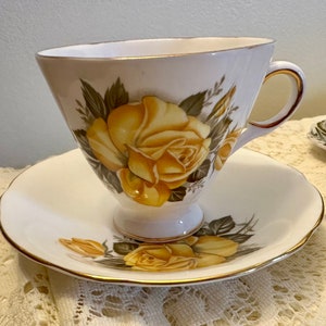 Royal Windsor Fine Bone China England Yellow Rose Footed Tea Cup & Saucer