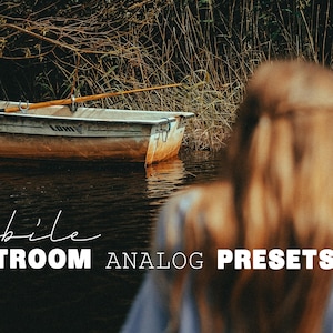 Könnte beinhalten: Eine ruhige Szene im Freien mit einem kleinen Boot auf dem Wasser und einem Ruder. Das Bild hat eine warme, Vintage-Ästhetik. Der Text auf dem Bild lautet "mobile LIGHTROOM ANALOG PRESETS".