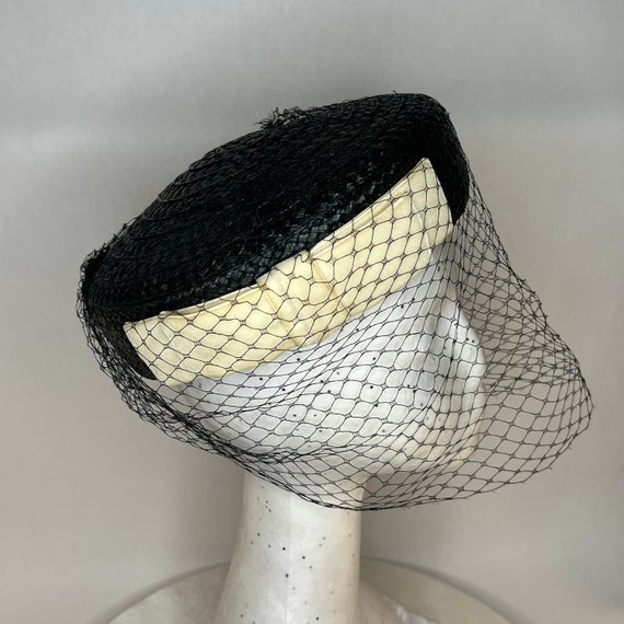 Vintage Black Straw Pillbox Hat with White Velvet… - image 2