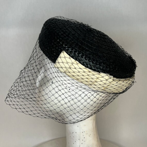 Vintage Black Straw Pillbox Hat with White Velvet… - image 4