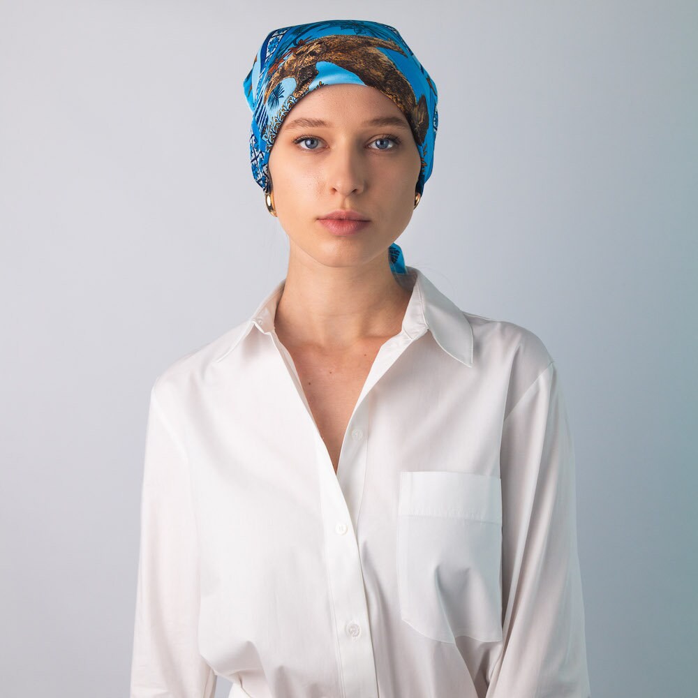 Blauwe Sjaal verjaardagscadeau voor haar Accessoires Sjaals & omslagdoeken Bandanas baboesjka hoofddoek Zijden hoofddoek Cadeau voor haar Zijden bandana hoofddoek Zijden Sjaal voor vrouwen 
