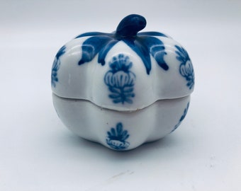 1970s Chinoiserie Ceramic Apple Shaped Trinket Box