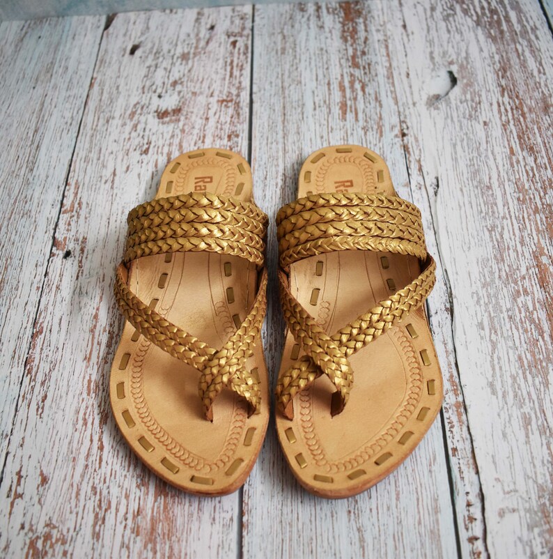 Women Gold Indian wedding slippers & leather sandals for beach wedding, boho wedding, bride slippers, bridesmaid gifts, best friend gift 画像 6