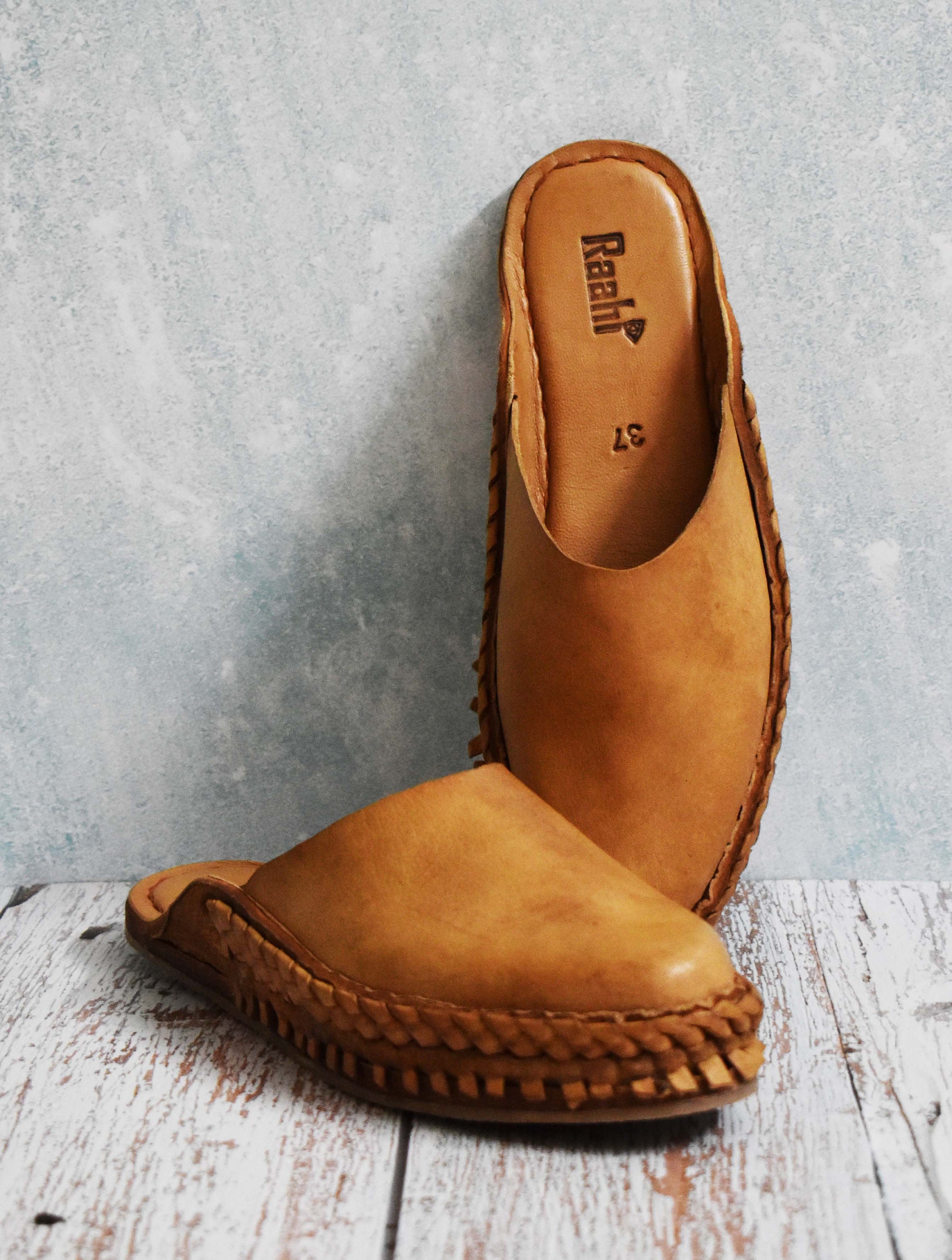 risha casual flat mules