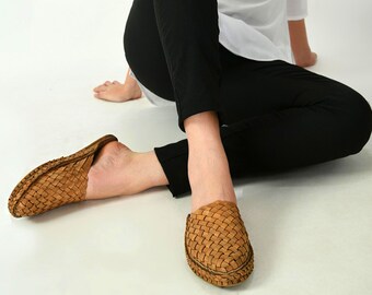 earth shoes slides