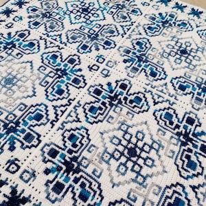 Vlinderdans. Overlay mozaïek gehaakt motief. Telpatroon en geschreven patroon