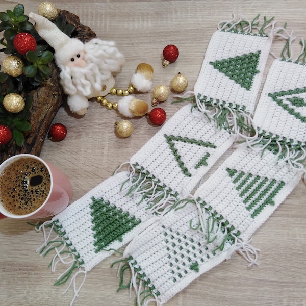 Mozaïek gehaakte kerstmok tapijten. Set van 6 verschillende designs kerstbomen. Handgemaakt kerstcadeau voor elk familielid, vriend