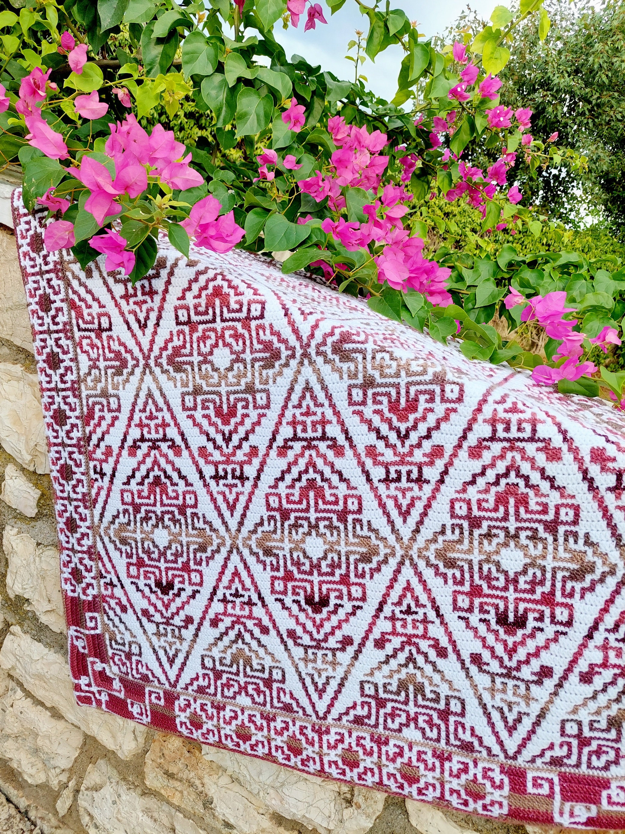 22 Crochet Mosaic Charts with Mandalas, Candy Corn, Dragon Scales, and Cats 21 Aztecana: Overlay Mosaic Crochet Blanket
