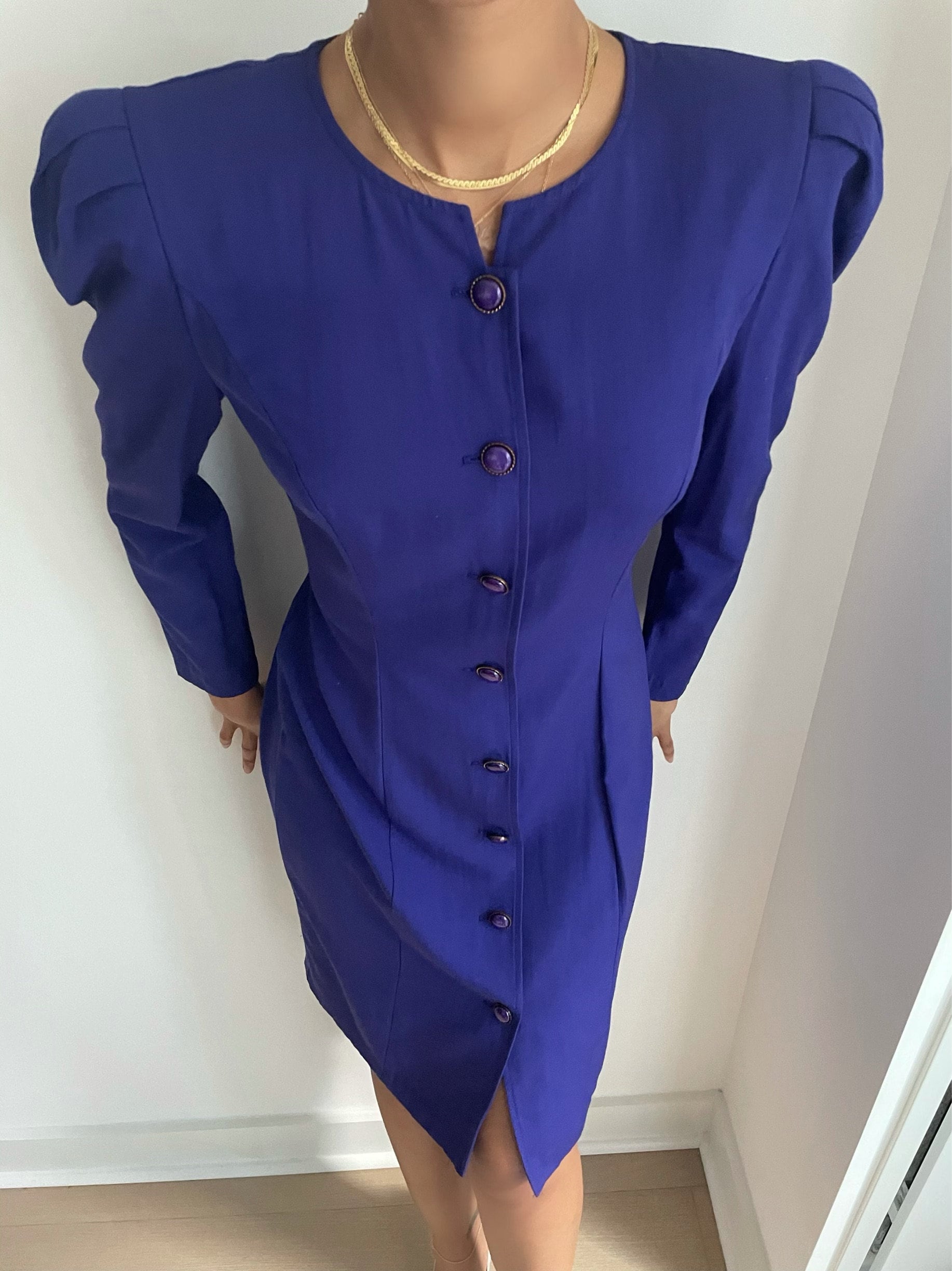 Long Vintage Button-Down Dress for an Elegant and Timeless Style main image 0