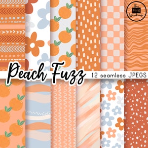 Könnte beinhalten: Ein Set mit 12 digitalen nahtlosen Mustern in Pfirsich, Orange, Braun und Weiß mit verschiedenen Designs, darunter Blumen, Wellenlinien, Punkte und geometrische Formen. Der Text "Peach Fuzz" wird in der Mitte des Bildes angezeigt.