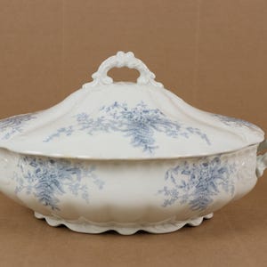Churchill England Blue Willow Tureen with Lid