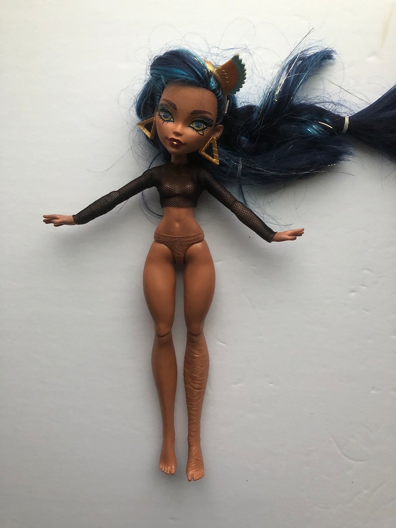 Crop top for petite slimline 11 inches doll. G3. It's black color image 2