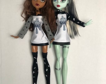 Monster High  17 inches dress.  This sweater dress for 17 inches Monster high Dolls. Will fit 17 “monster high and Ever after high dolls