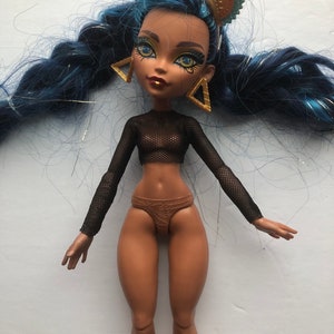 Crop top for petite slimline 11 inches doll. G3. It's black color