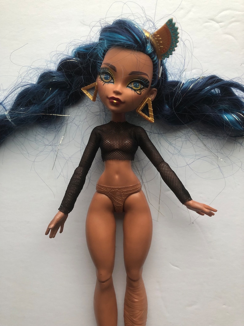 Crop top for petite slimline 11 inches doll. G3. It's black color image 1