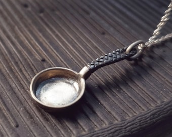 Frying Pan necklace in sterling silver, 925 silver pan charm, black and white charm with texture, miniature iron pan pendant
