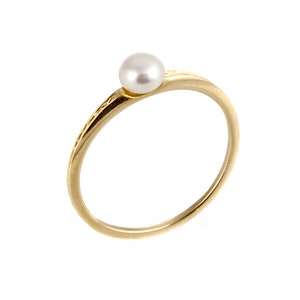 Slim Pearl Ring