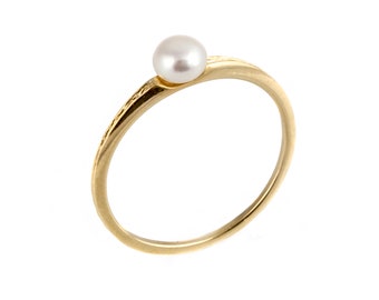 14k solid gold ring with pearl