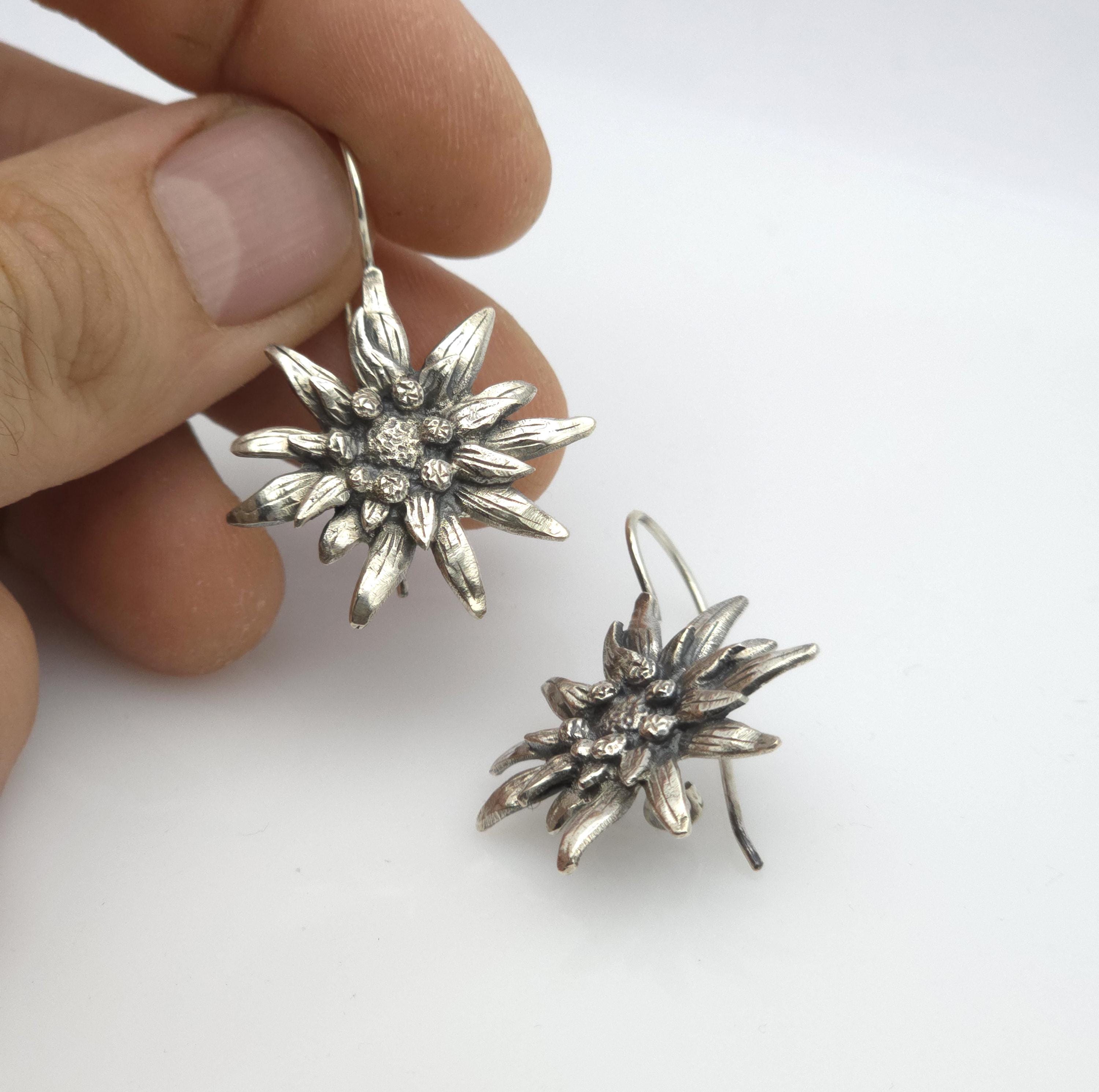 Silver Edelweiss Earrings – Alpine Elegance in Bloom