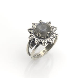 Elvish Silver Flower Ring with Labradorite Gemstone