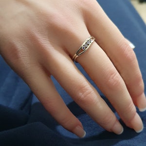 silver wire ring with zircons