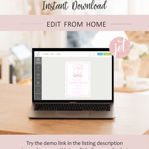 Pode incluir: Uma tela de laptop exibindo um modelo de convite digital rosa e branco com um design de cruz e flores. O texto "LAUREN MILLER" &eacute; vis&iacute;vel no convite. O texto "EDIT WITH JET TEMPLATE" &eacute; vis&iacute;vel em um c&iacute;rculo na tela.