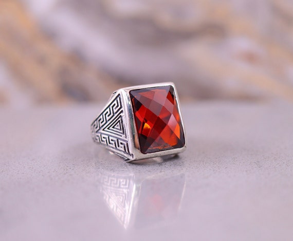 Anello da uomo con rubino Anello da uomo con rubino greco d argento Anello da uomo con sigillo Anello da uomo minimalista moderno Regalo per gli uomini Anello d argento da uomo Etsy
