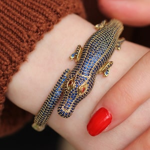 Sapphire Bracelet, Silver 925 Sapphire Bracelet, Crocodile Bracelet, Animal Symbol Silver Bracelet, Mothers Day Gift, Gift for Mom, Gift