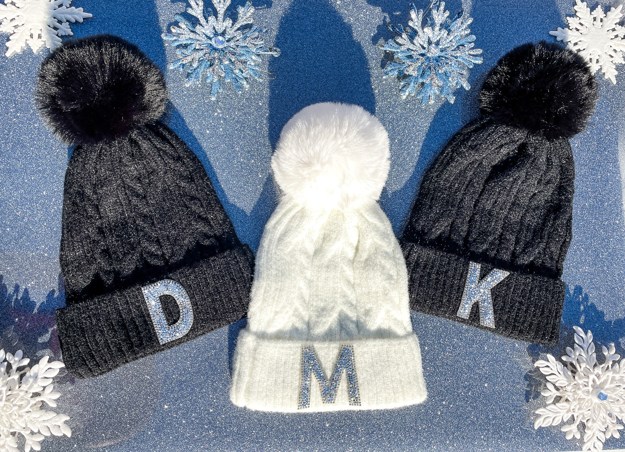 カスタムラインストーンモノグラムビーニー - スキービーニー / ファー