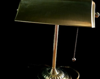 Vintage Gold MCM Bankers Desk Lamp, Swivel Shade, Pull Chain, Working condition, bulb included