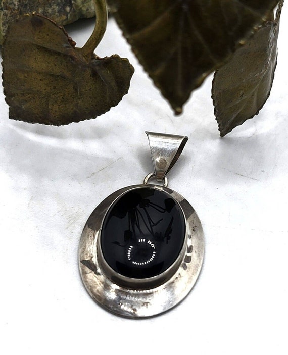 Quality And Rare Navajo 'Native American Jewelry Silver Box' Onyx Necklace Quality And Rare Navajo 'Native American Jewelry Silver Box' Onyx Necklace