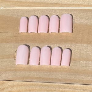 Iconic Bubble Bath & Funny Bunny press on nails