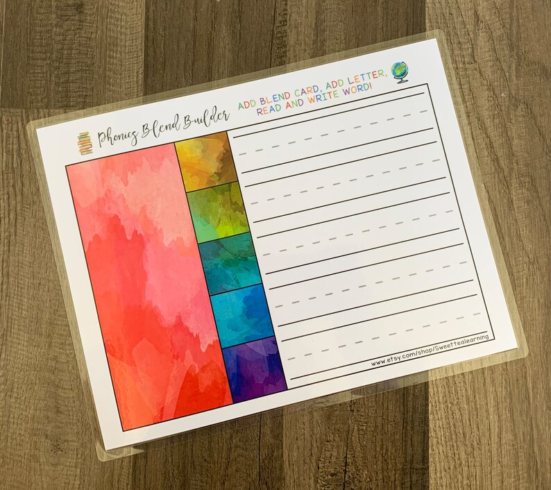 K&ouml;nnte beinhalten: Ein druckbares Arbeitsblatt f&uuml;r Kinder, um Phonetik zu &uuml;ben. Das Arbeitsblatt hat einen bunten Hintergrund und enth&auml;lt den Text "Phonics Blend Builder, Add Blend Card, Add Letter, Read and Write Word!"
